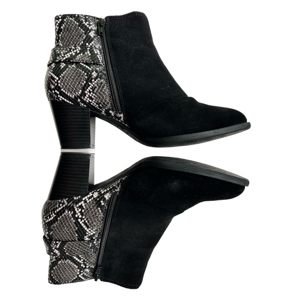 Vionic Naomi Black Size 8.5 WIDE Boots Snake Print Suede Water-Resistant - Picture 3 of 13